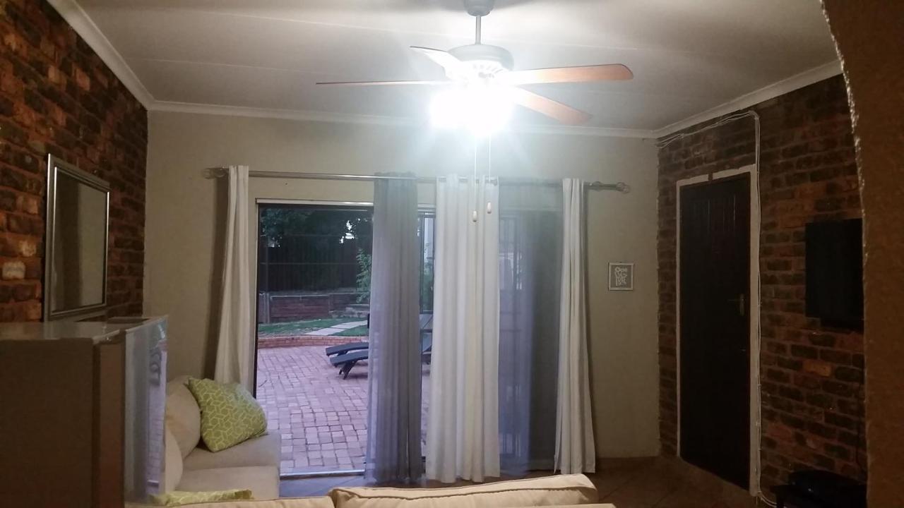 Private Apartments & Biz Stays Pretoria-Noord 外观 照片